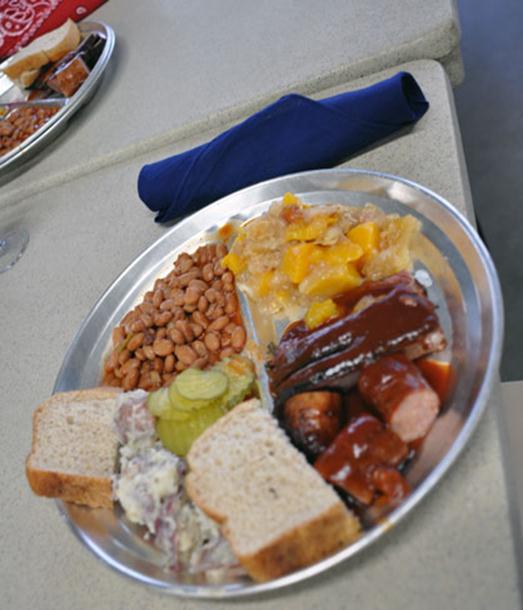 barbeque meal at 2010 TWGGA Grape Day